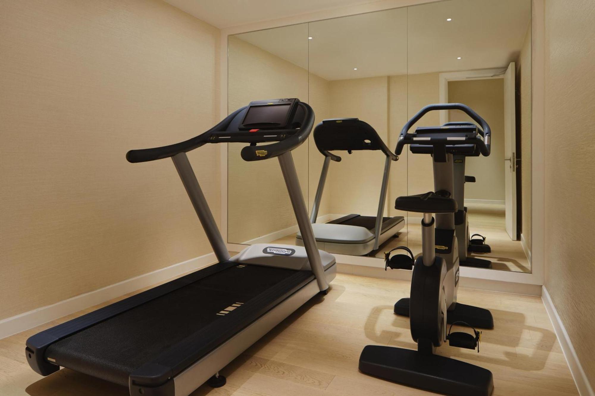 The Westin Desaru Coast Resort Kültér fotó A treadmill and exercise bike