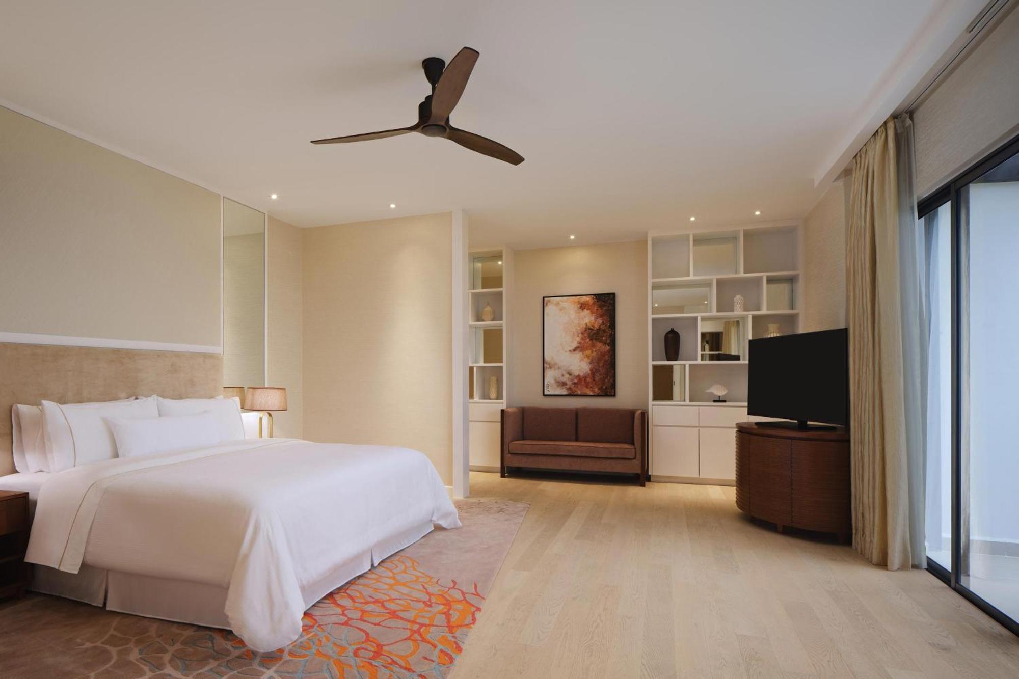 The Westin Desaru Coast Resort Kültér fotó A bedroom at the hotel