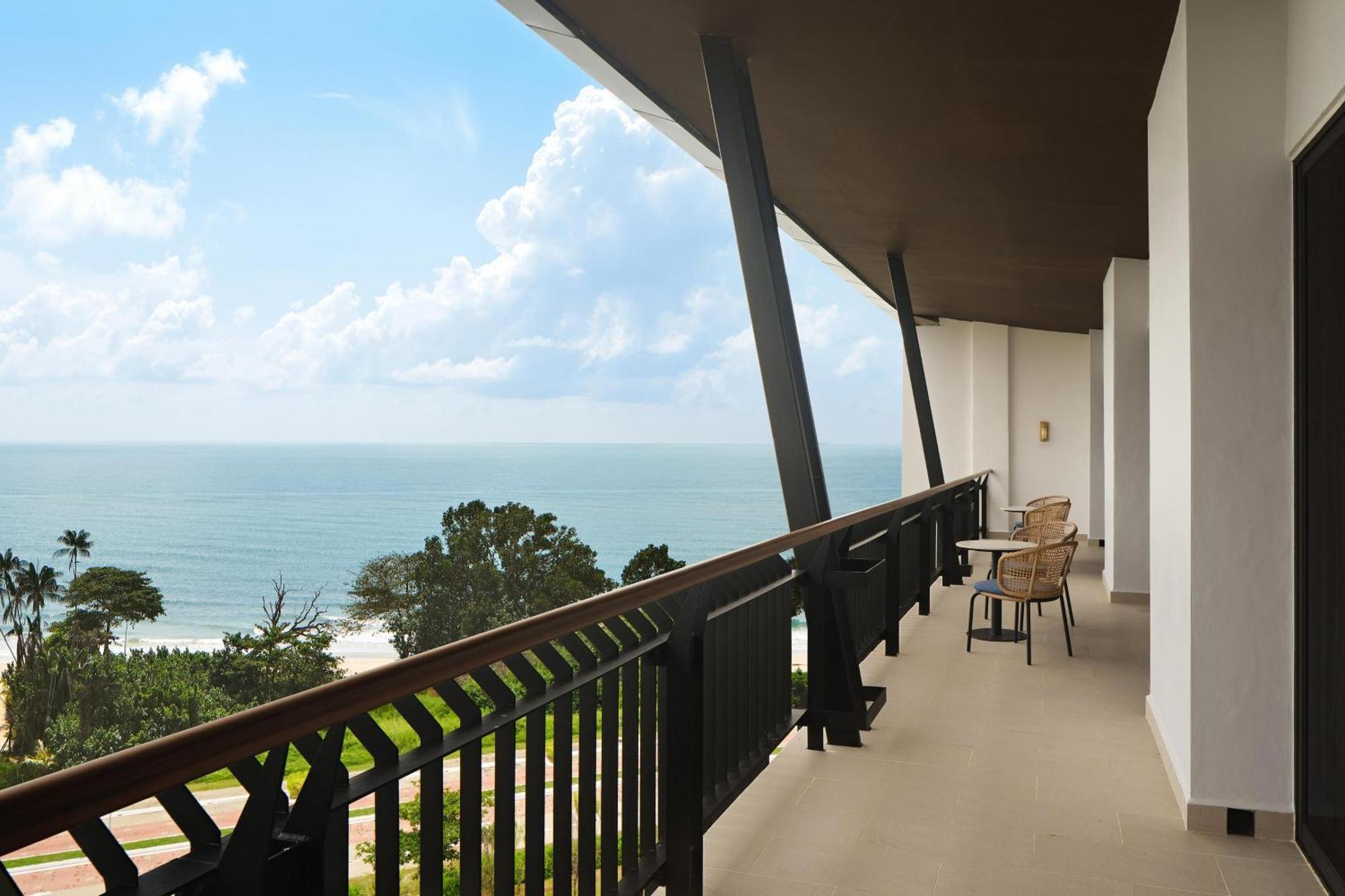 The Westin Desaru Coast Resort Kültér fotó A balcony