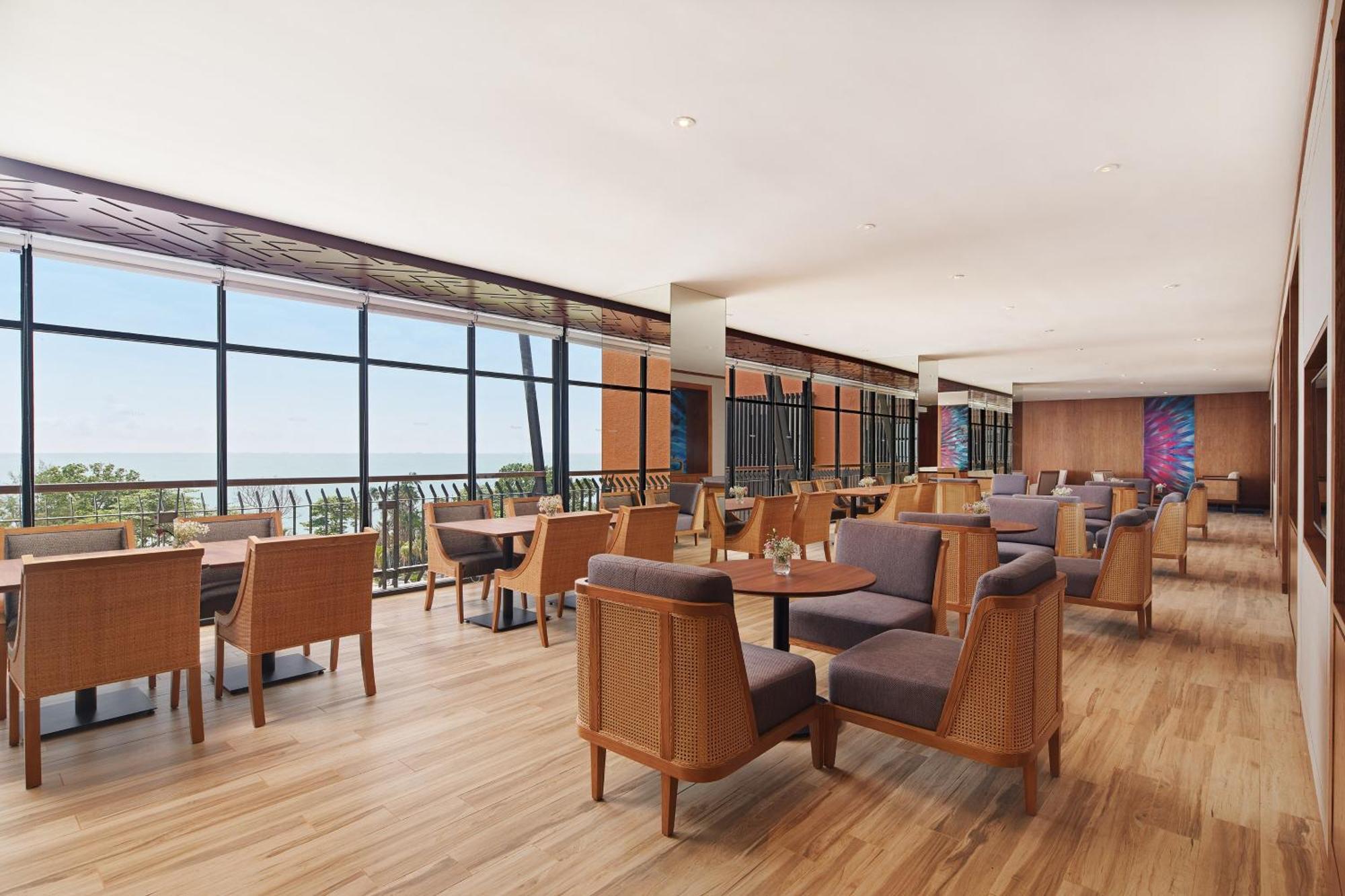 The Westin Desaru Coast Resort Kültér fotó The Club at KLIA