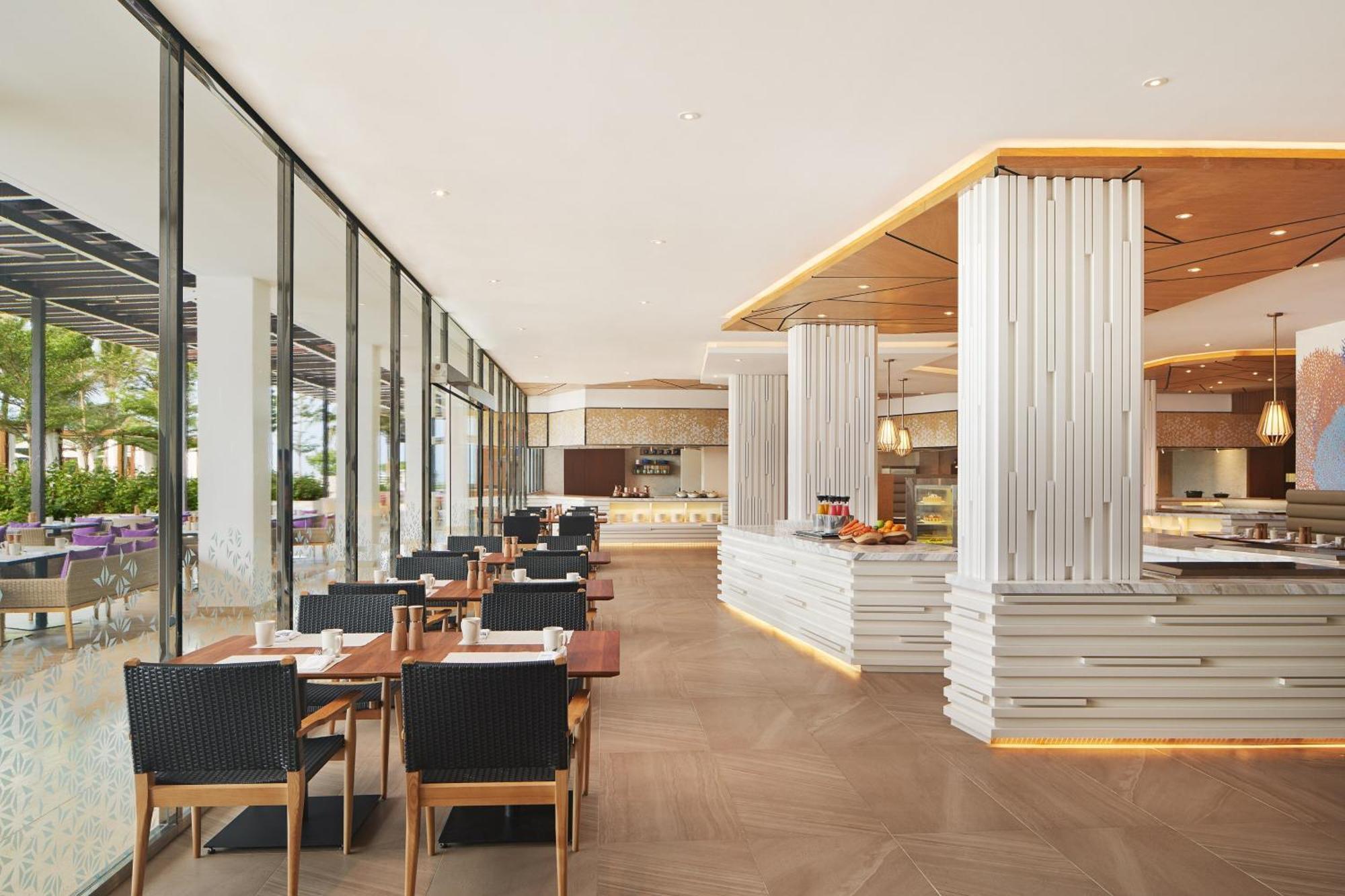 The Westin Desaru Coast Resort Kültér fotó The restaurant