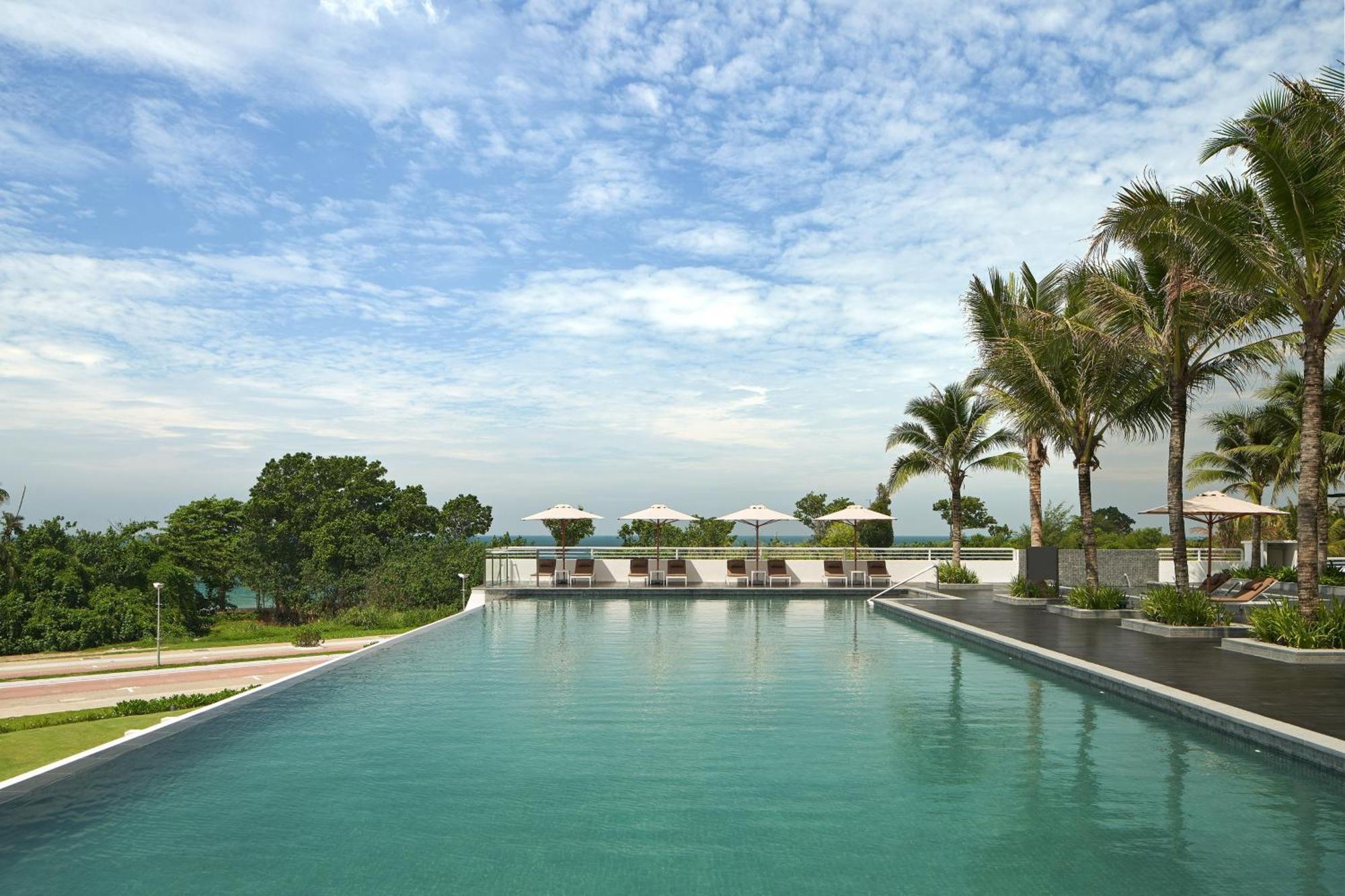 The Westin Desaru Coast Resort Kültér fotó Infinity pool at the resort