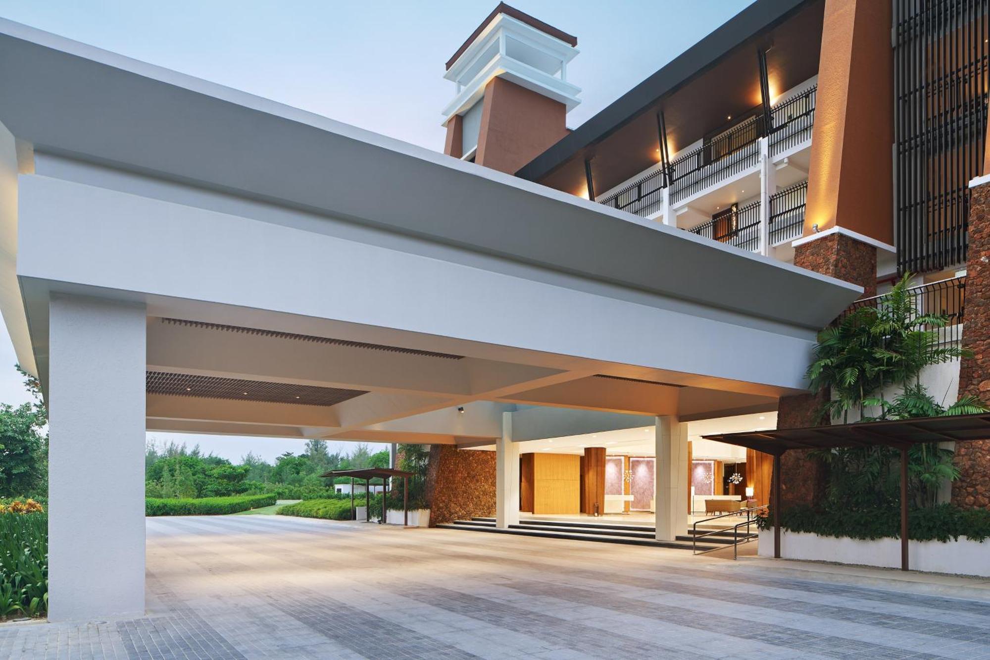 The Westin Desaru Coast Resort Kültér fotó The hotel's entrance