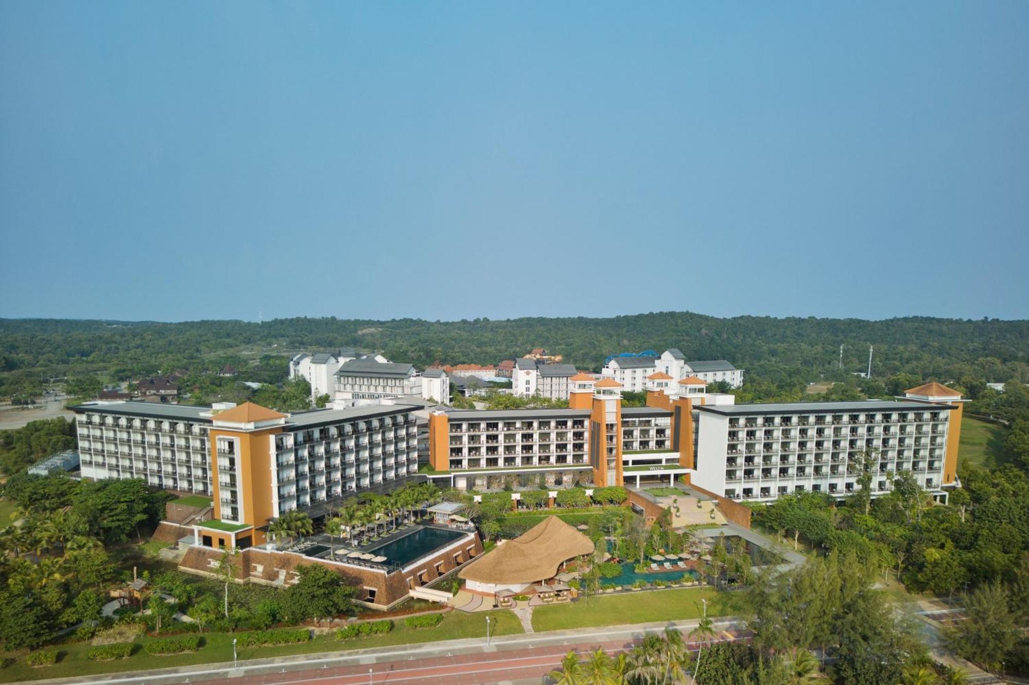 The Westin Desaru Coast Resort Kültér fotó The Village at Wild dunes