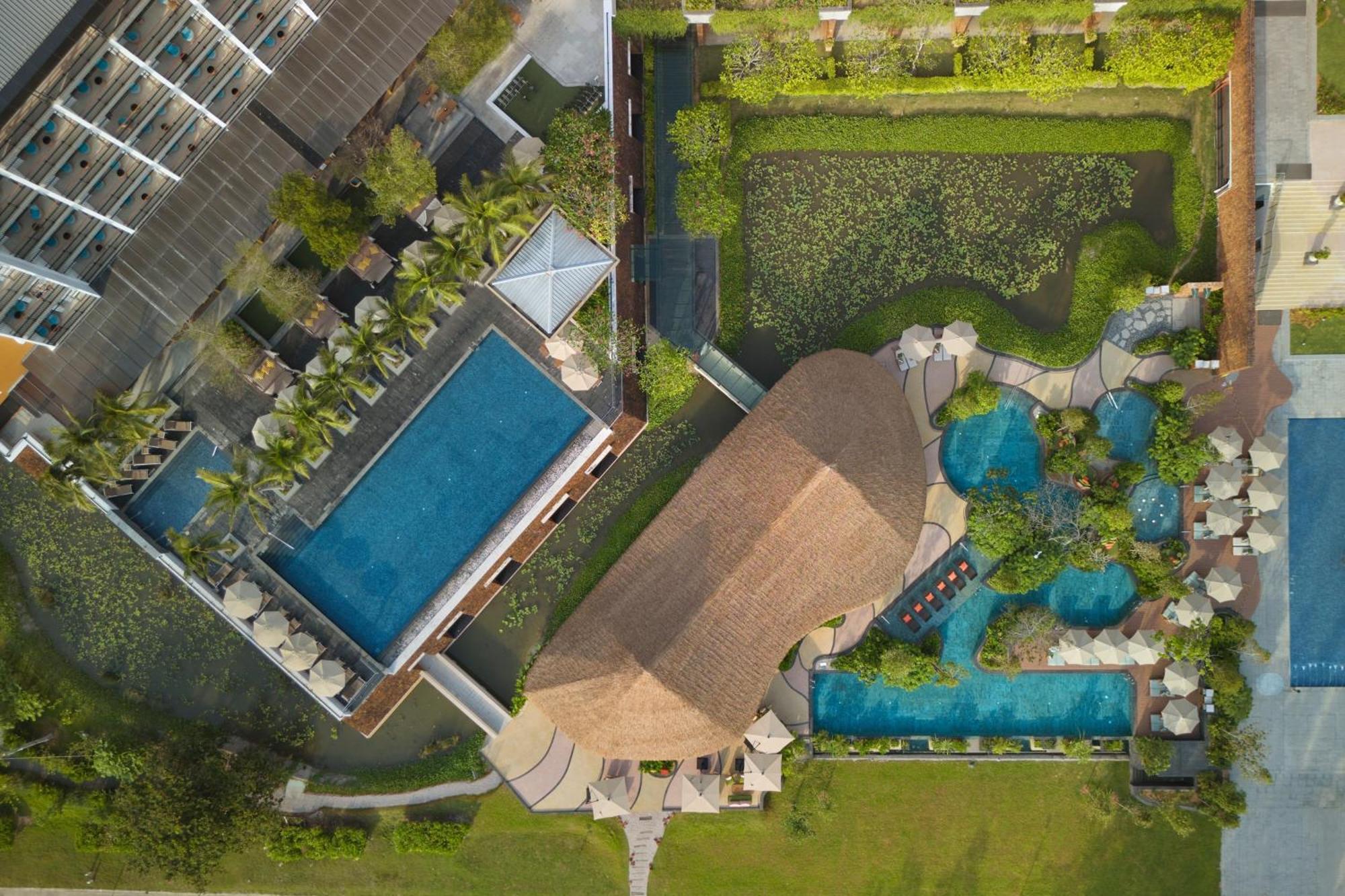 The Westin Desaru Coast Resort Kültér fotó Aerial view of the pool and the clubhouse